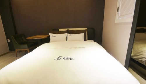 Room (Deluxe)