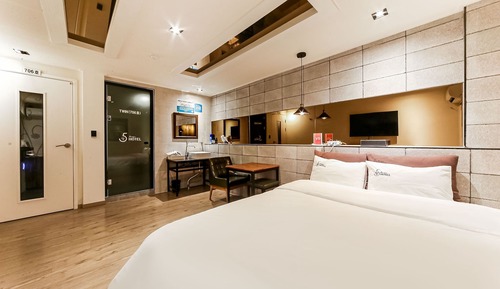 Room (Ondol + double bed)