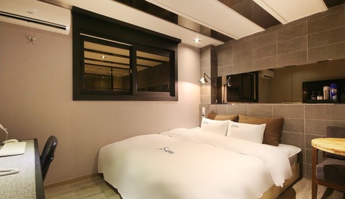 Room (Premium)