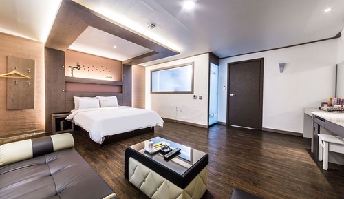 Room (Luxury Suite)