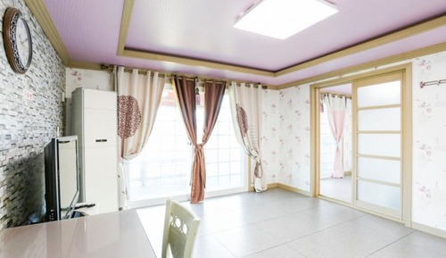 Room (Ivory)
