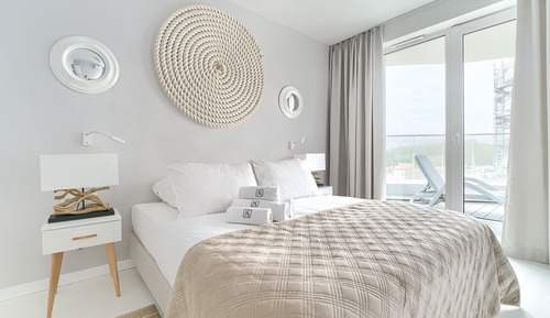 Grand Apartment, 1 Bedroom, Partial Lake View