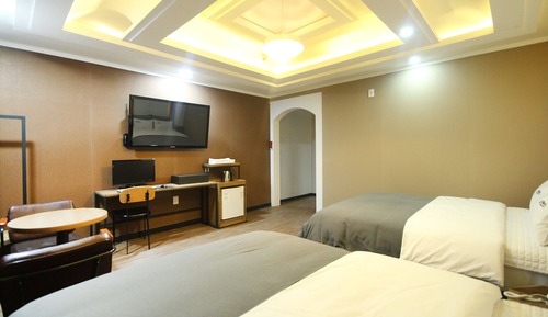 Room (Standard Twin (Double + Double Netfli)