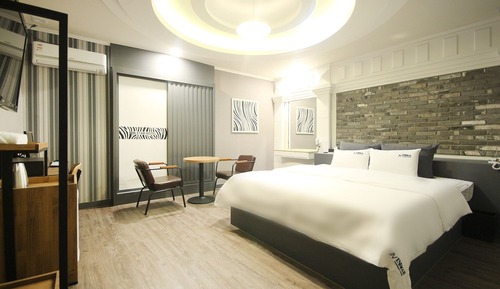 Room (Premium Double B (2 high-end PCs Netf)