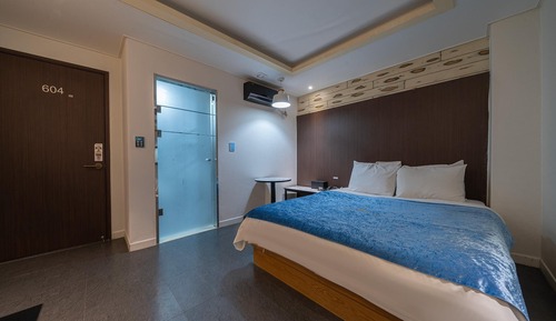 Room (Sleepy + check-out at 18:00 (you will)