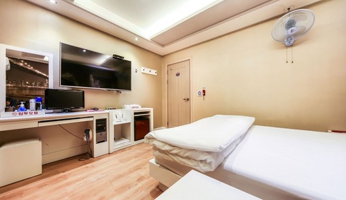 Room (Standard (Netflix Available Air Purif)