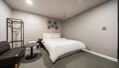 Room (Premium massage room (with body frien)