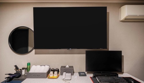 Room (Luxury Gaming PC (Netflix viewing pos)
