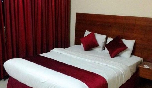 Deluxe Suite