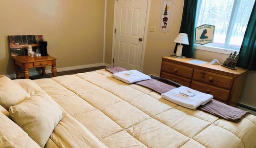 Family Room, 1 King Bed (Riverfront)