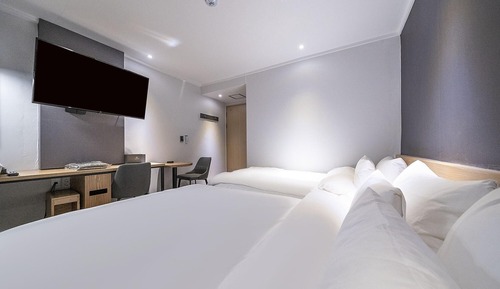 Room (Nice room (twin bed) (Netflix availab)