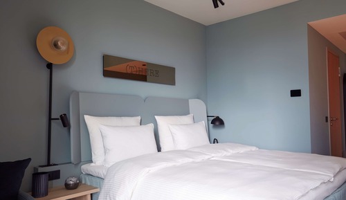 Standard Room (King)
