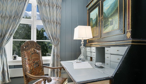 Traditional Suite
