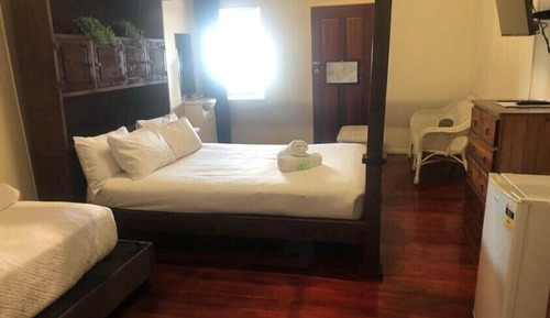 Standard Room, 1 Queen Bed, 1 Single Bed, Shared Bathroom
