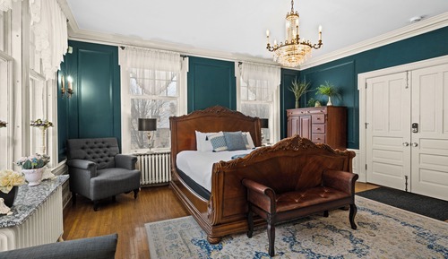 AG Thomson Suite