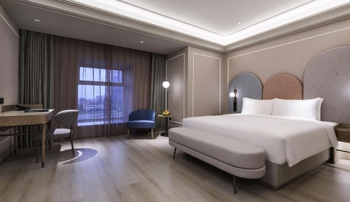 Deluxe Room, 1 King Bed