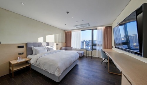 Deluxe King Room
