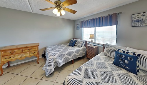 Condo (Windjammer 206 - No Pets Allowed)
