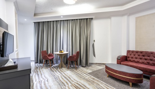 Deluxe Suite