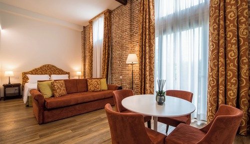 Suite, Garden View