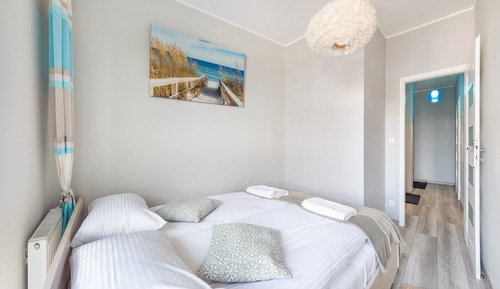 Apartment (225)