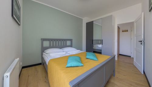 Apartment (8 F)