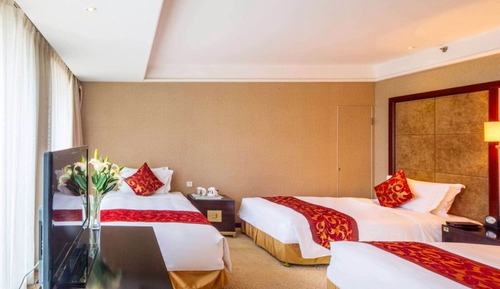 Suite, Multiple Beds, Smoking