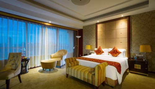 Room, 1 King Bed, Smoking, Park View