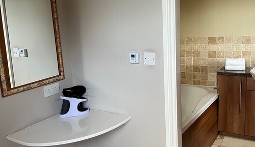 Suite, Ensuite (Falcons Nest)