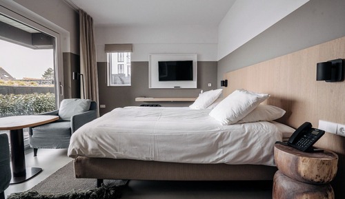 Room, Patio