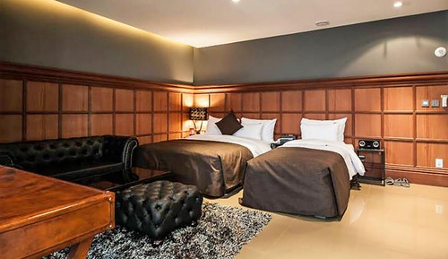 Premium Studio with Dining