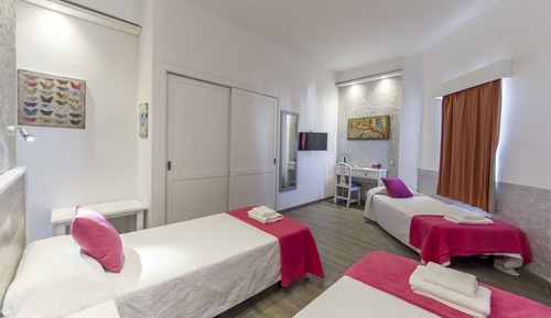 Triple Room