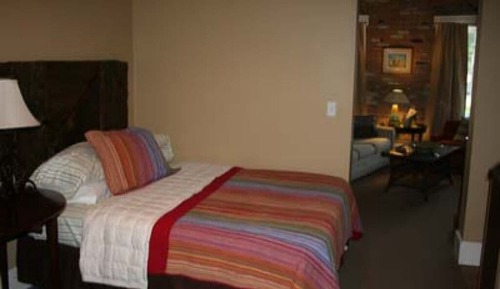 Double Room, Ensuite (Deluxe Double Queen Suite)