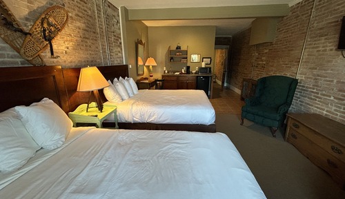 Double Room, Ensuite (Double Queen Suite)
