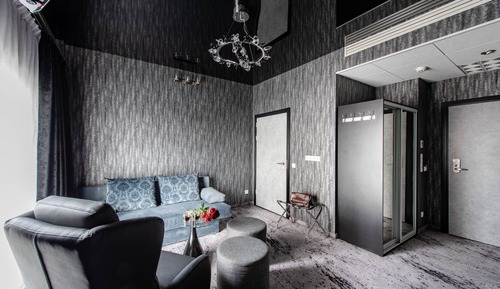 Classic Apartment (Black)