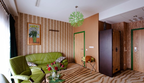 Executive Apartment (Green)