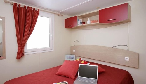 Superior Mobile Home, 2 Bedrooms, 2 Bathrooms, Poolside