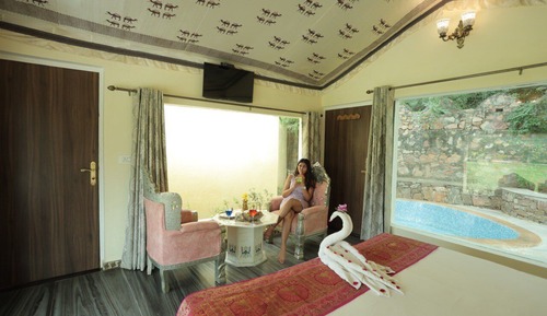 Luxury Tent With outdoor pool