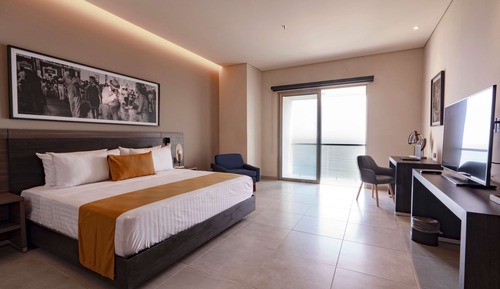 Standard Room, 1 King Bed, Non Smoking, Ocean View