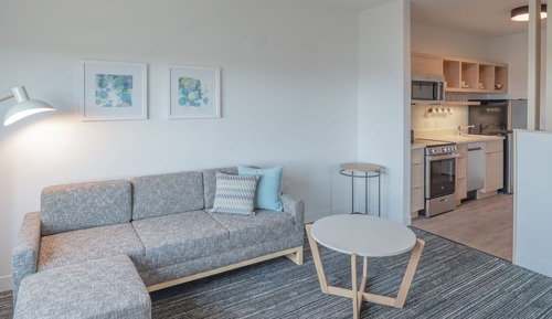Studio, 1 King Bed (Hearing Accessible)