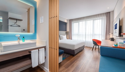 Standard Room, 1 King Bed