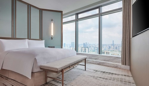 Deluxe Suite, 1 King Bed, River View