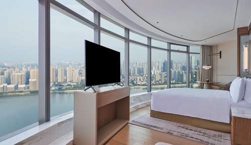 Premium Room, 1 King Bed, River View