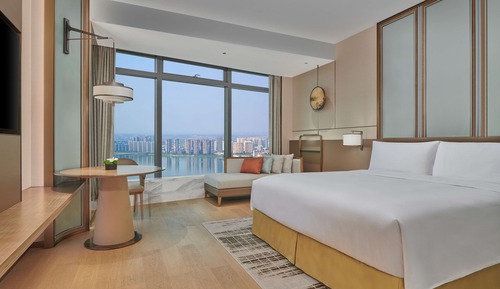 Executive Room, 1 King Bed, River View