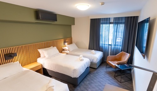 Trio Room (Singles)