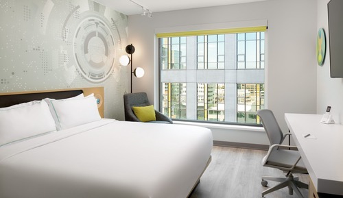 Deluxe Room, 1 King Bed, Hearing Accessible - No Resort Fees