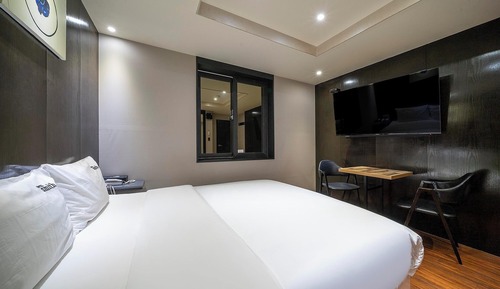 Room (Deluxe (the latest movie bathtub cons)
