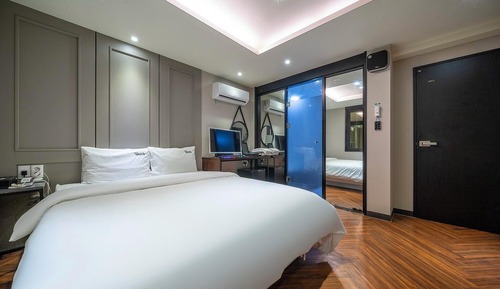 Room (1PC Premium Room (latest movie spa co)