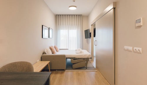 Estudio superior (2 Adults + 1 Child)