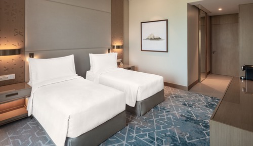 Deluxe Room, 2 Twin Beds, City View